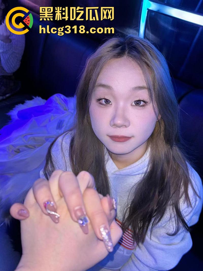 酒吧约炮学生妹,竟遇到生化母体,一次操逼悔恨终身啊,试纸两条杠吓得大哥哇哇叫,这回老实了吧!-8