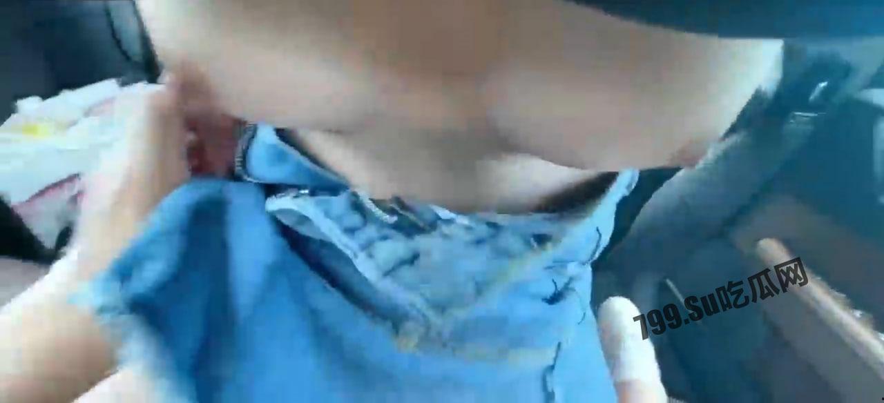 兄妹乱伦 开学季哥哥送妹妹去郊外大学城上学 条件就是干一炮 妹妹无奈与哥哥车震-4