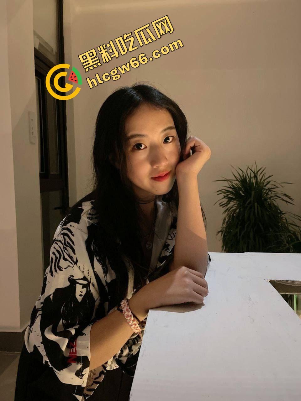 内蒙古包头教师嫂子偷情曝光,小叔偷内裤打飞机终操肥逼，舔菊插穴高潮不断，哥插她时她想我!-4