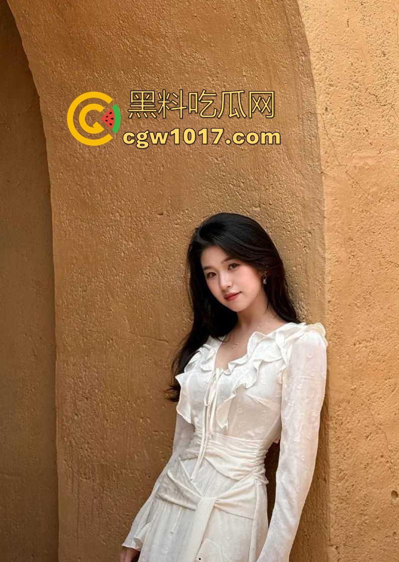 武汉大学流行音乐系【李晓语】为达目的陪睡娱乐圈大佬，敏感娇躯遭暴操爽到颤抖，曾经的高傲女神沦为了舔舐母狗！-1