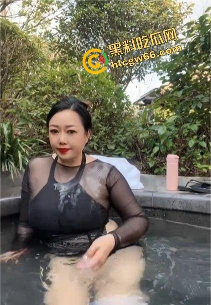 快手36D巨乳熟妇【金惠芸】福利泄露，榜一大哥独享骚浪自慰骚秀，大奶子够味到炸裂，吸一口都能噎死你！-4
