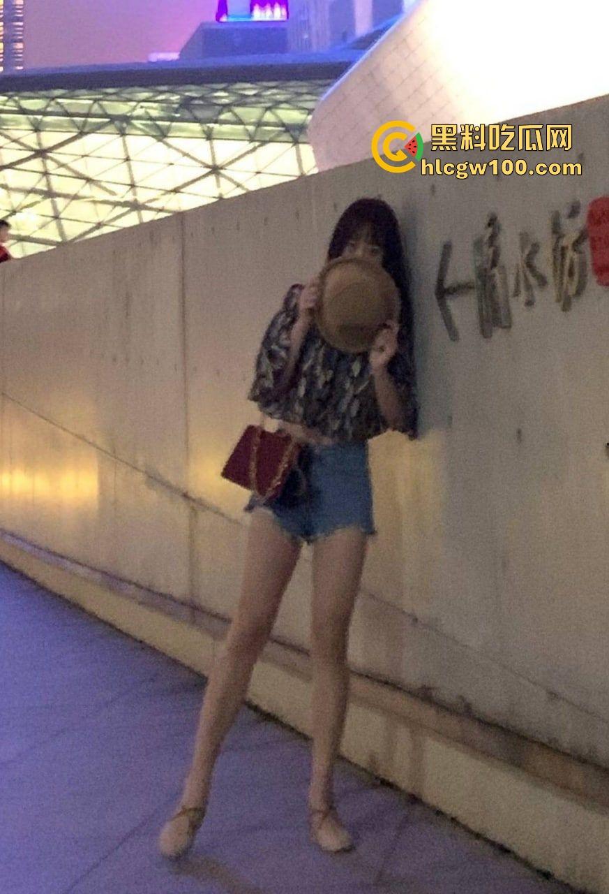 黑料吃瓜严选极品情侣自拍，真实做爱第一视角，反差妹沉浸式后入啪啪让人撸飞裤衩，绿帽大佬投稿的诚意满满！-9