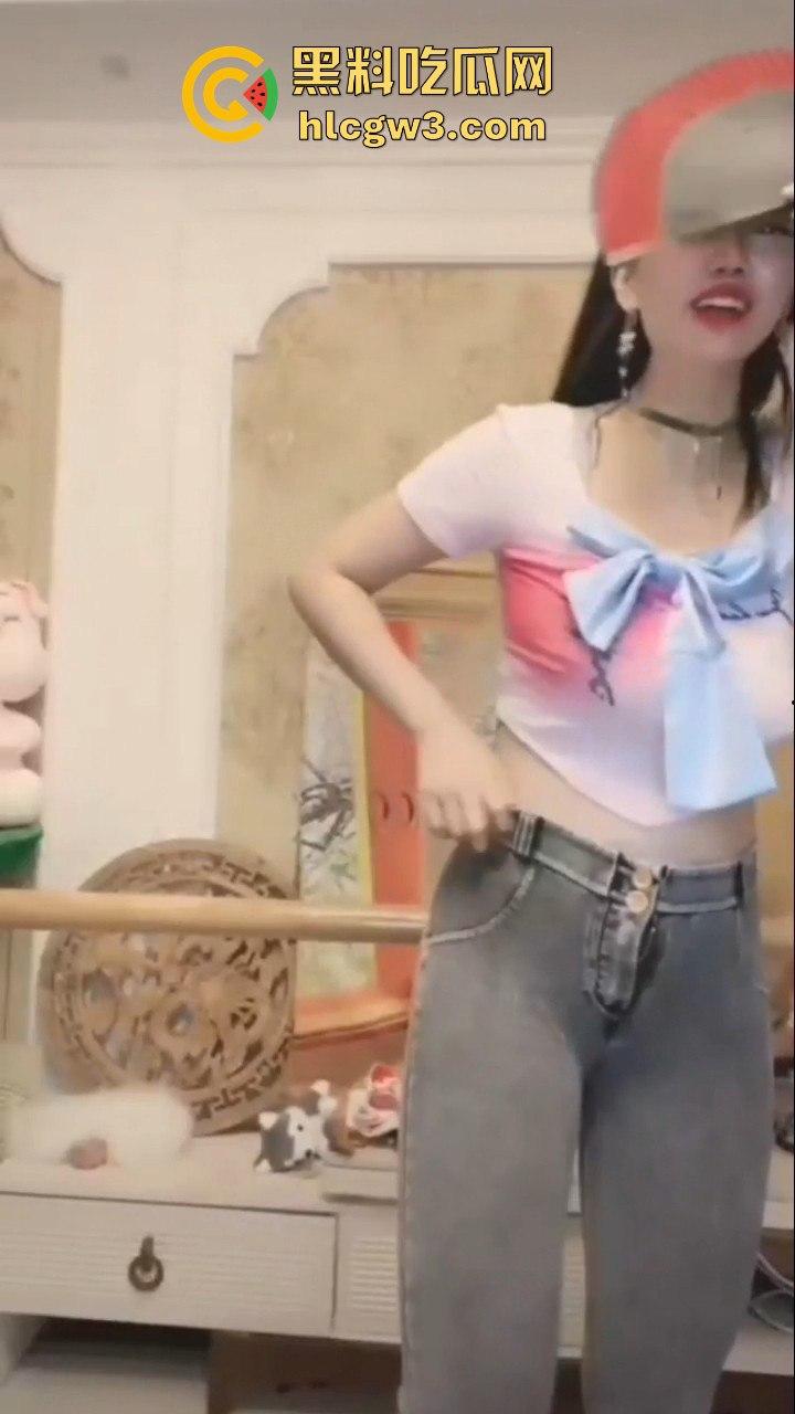 抖音网红『雅儿姐』直播玩重口 ，牛仔裤户外喷尿变喷泉，高潮喷水带屎上演离谱翻车，被超管现场拉闸！-13