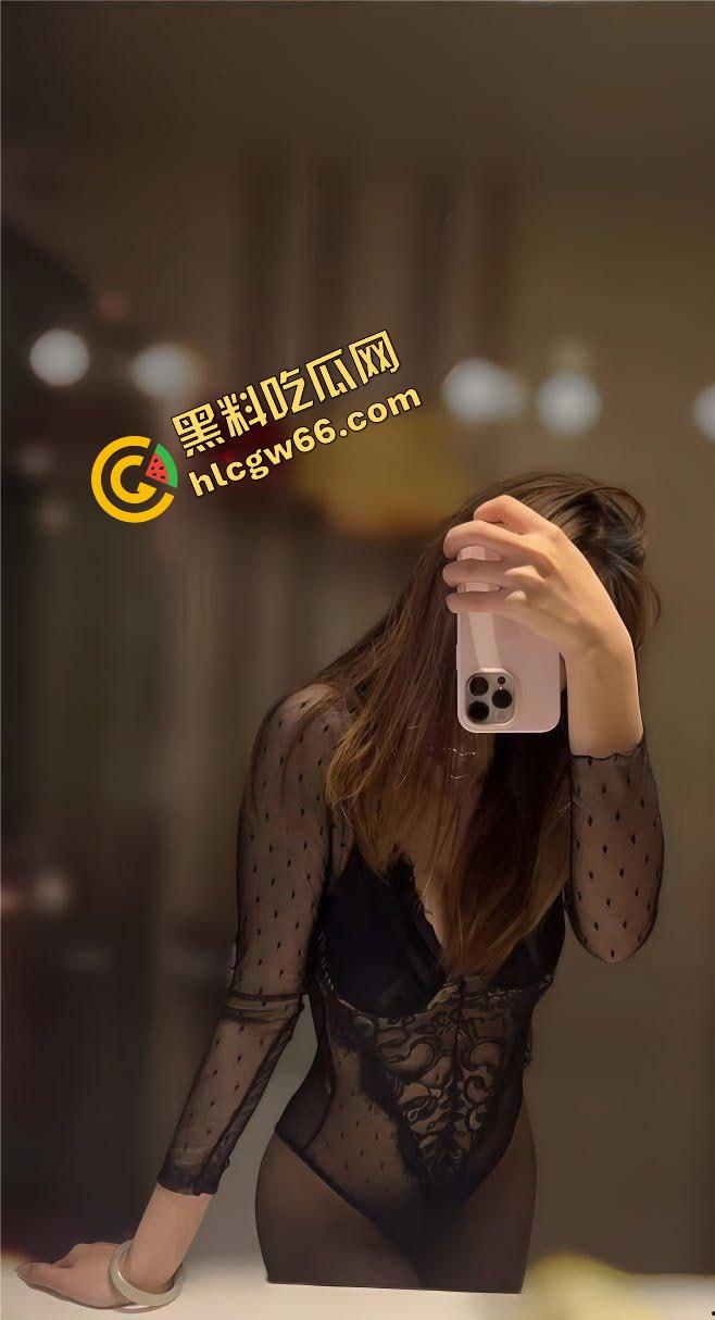 青岛霸王茶姬店员【敏敏】性爱自拍泄露！出租屋被操到浪叫喷水，小穴张开自拍全程曝光，真是敢玩的小母狗！-5