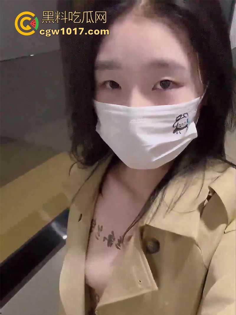 外网户外调教博主【小雨绵绵】各种户外全裸露出爬行自慰，随机拜访陌生人家，最对听从指令的骚母狗！-1