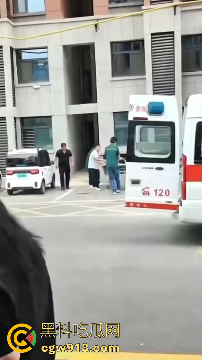 离婚女不能找果然有道理,河北邢台南和明德园小区,二婚女把老实婆婆逼跳楼,这回又要离婚了!-6