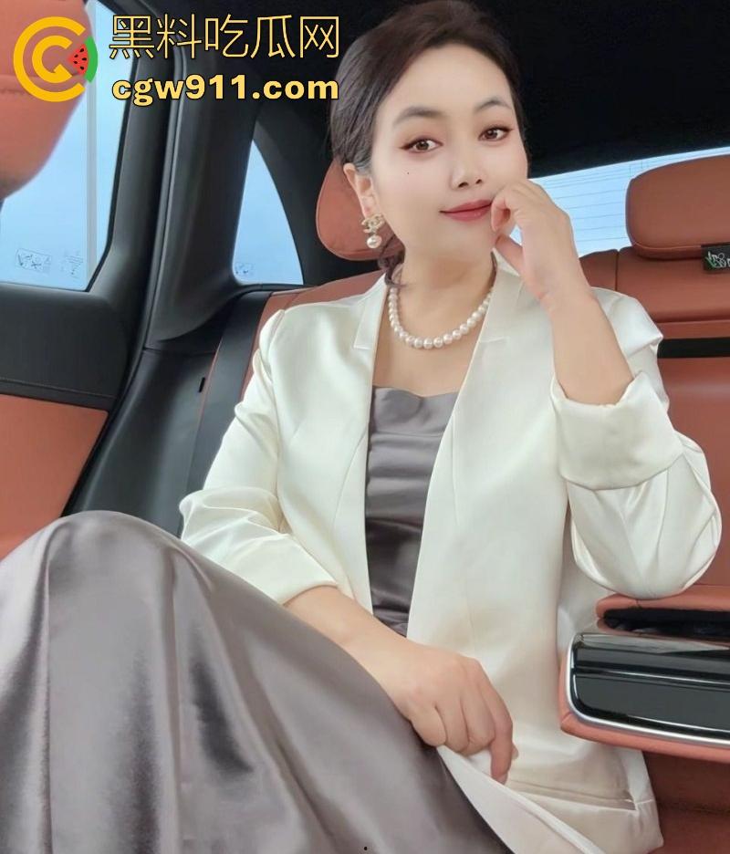 40岁上市公司高管微胖熟女约炮榨精，风韵犹存少妇包养小白脸，被各种姿势爆操，高潮不断浪叫连连！-2