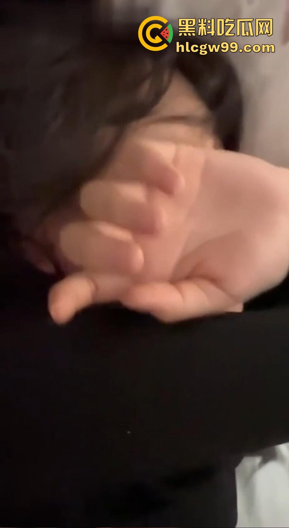 高颜值美女【林淼】白嫩大奶子晃得人眼花，自慰掰穴爽到喷水，被操到崩溃求饶，极品身材玩一次能爽三天！-12