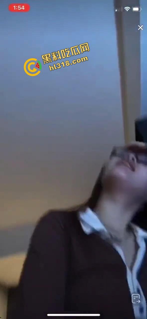 抖音女主播带货带进被窝，直播时约榜一大哥边做爱边互动，这就是互联网电子野战赚钱做爱两不误！-10