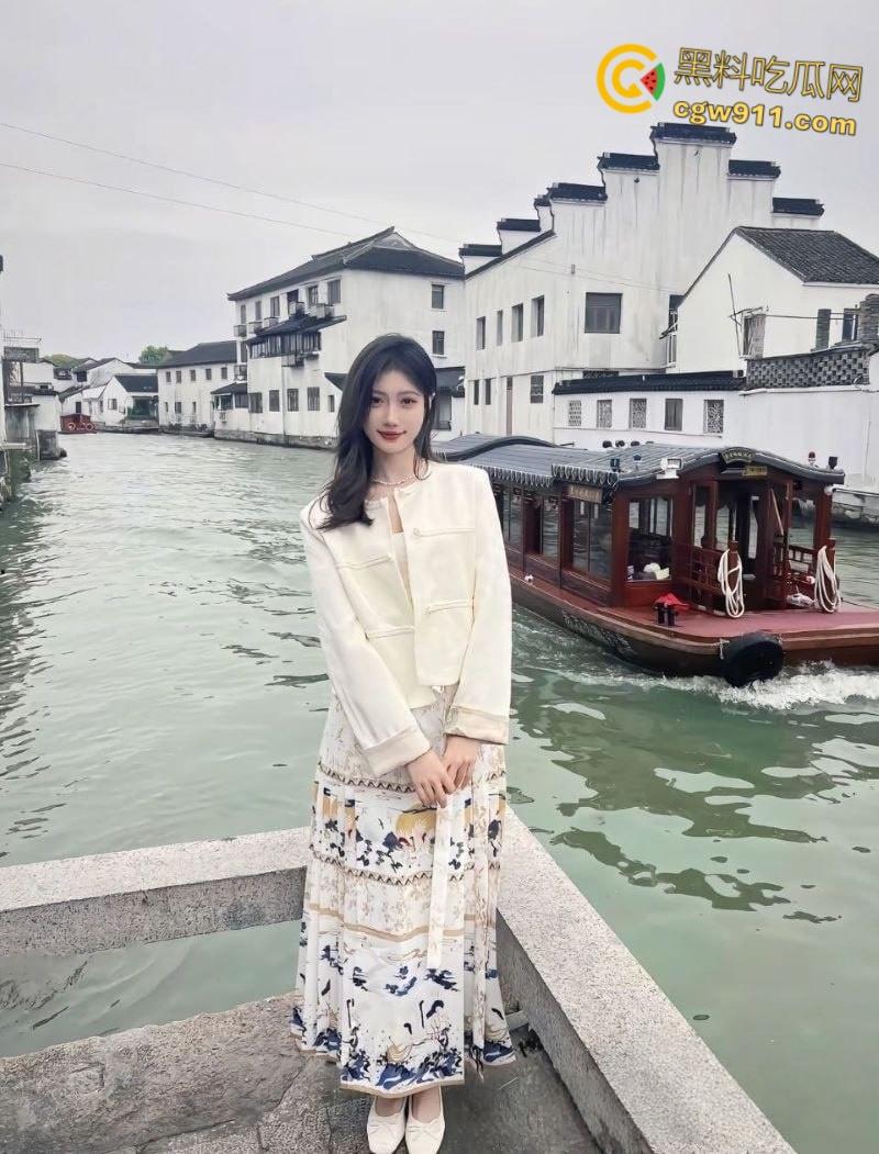 浙师大金融系学霸【赵艺涵】，化身魅惑尤物，穿情趣内衣酒店勾魂。与男友狂热交欢，甜美呻吟高潮连连！-1