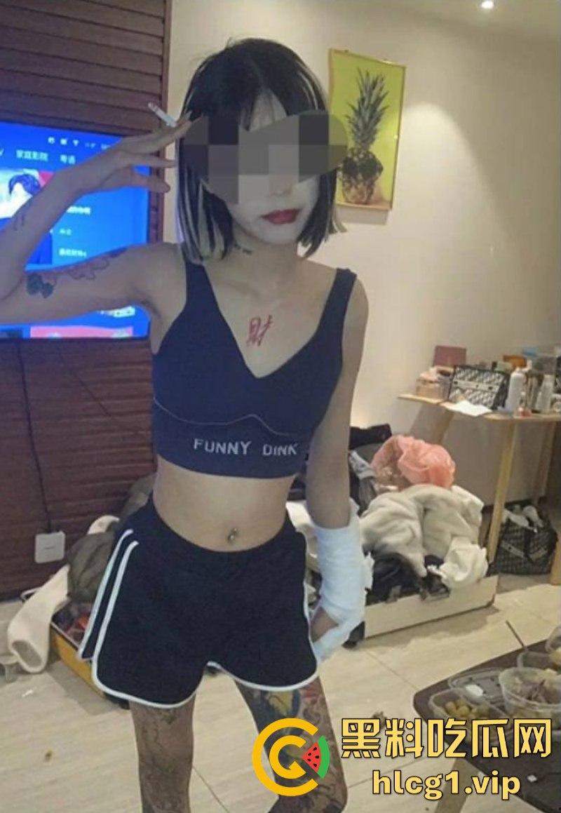 山东临沂 16岁精神小妹街头殴打三轮车司机 后续爆出一顿饭就能无套中出！-7