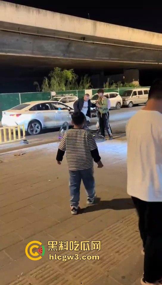 福州酒懵子喝酒喝得发疯,怼孩子当出气筒,要是孩子有刀估计当天就直接火化-7