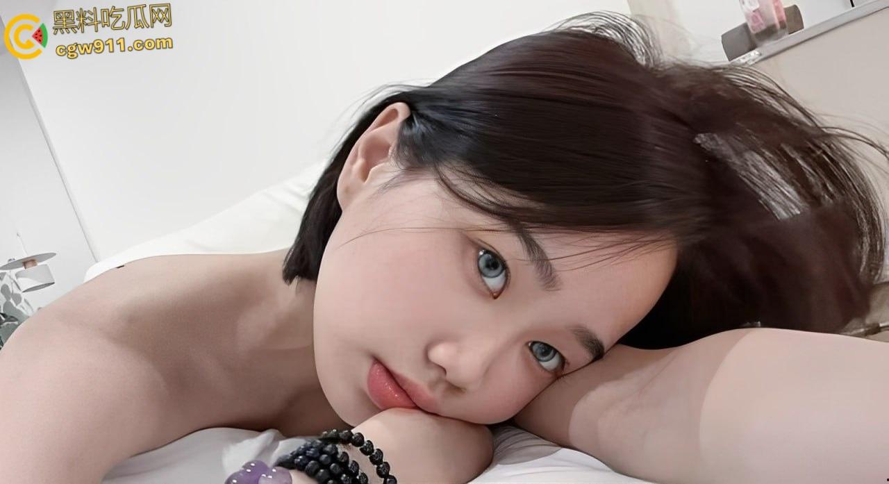 河南银行实习生【张文静】，被男友调教成淫骚母狗，情趣婚纱深喉口爆，露脸自慰SM束缚，玩法超淫！-3