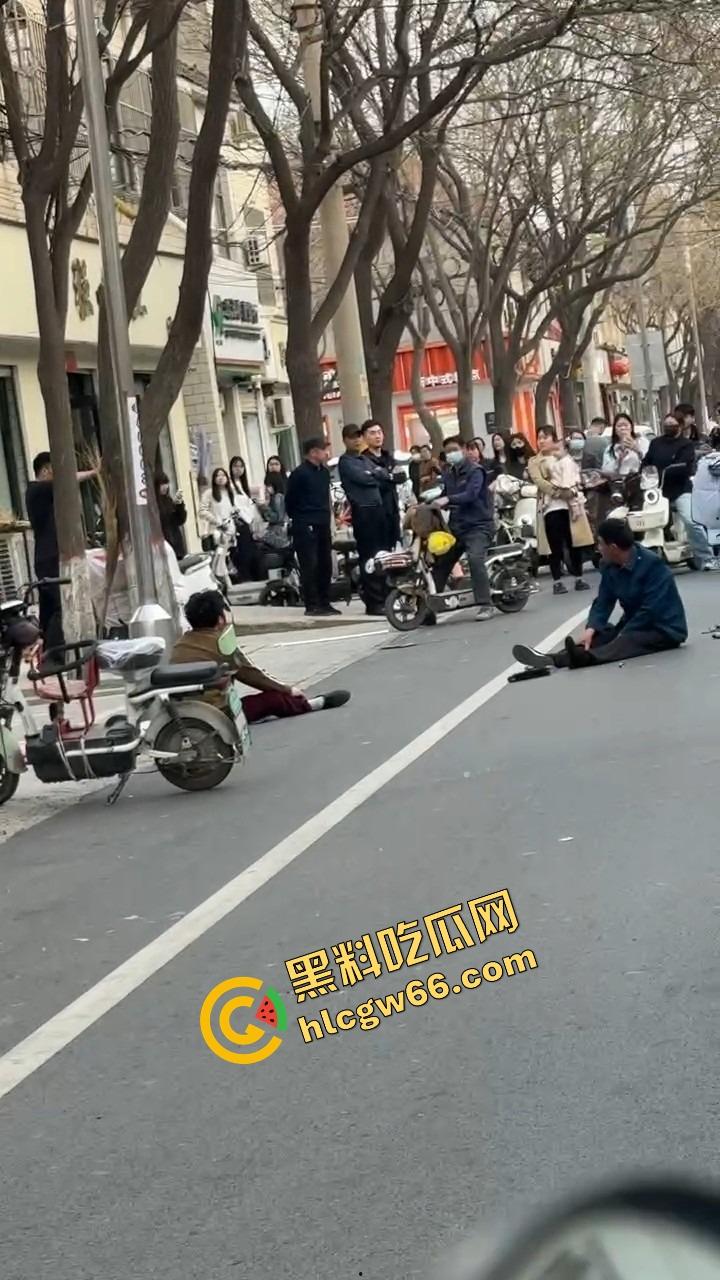 郑州人神共愤事件，当兵16年白练了，回家不是孝敬父母，是为个丑小三把爹妈打进医院！-17