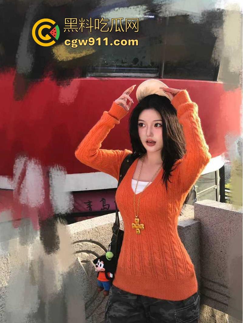 深夜私会性感嫂子，嫂子一见面就迫不及待就脱衣的骑乘上来，被我无套操得直冒白浆，最后内射精液狂流！-1