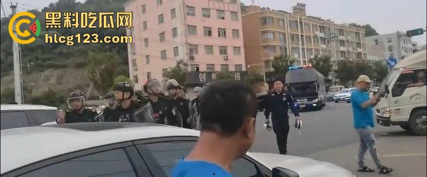 讨薪没错，但拦路等于找事！拦了路？特别人员分分钟把你请去喝茶！-5