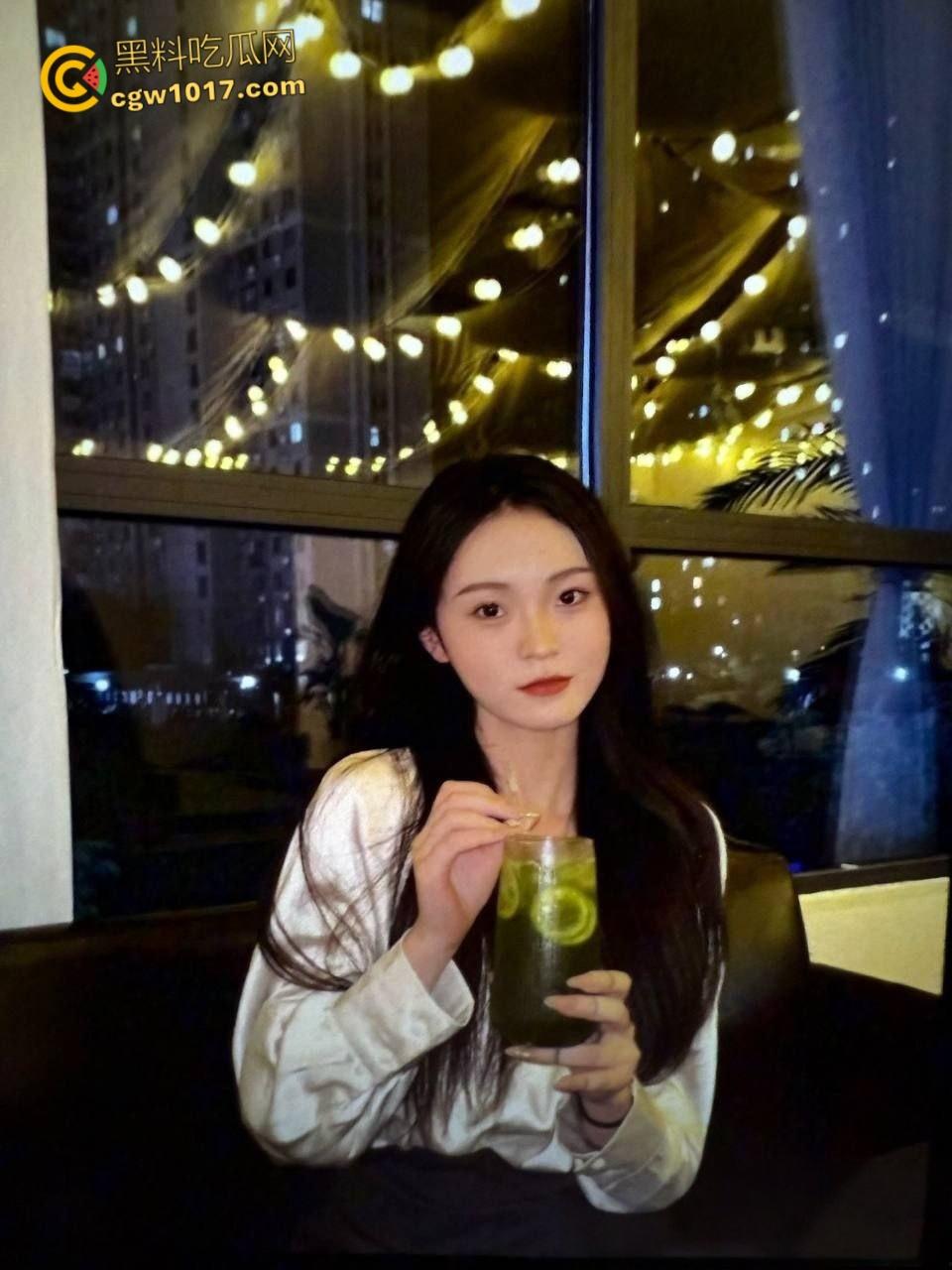 山东淫荡少妇【胡婉清】，被前男友SM调教泄漏，白丝高跟鞋对镜后入无套爆操，女上骑乘疯狂榨精 !-2