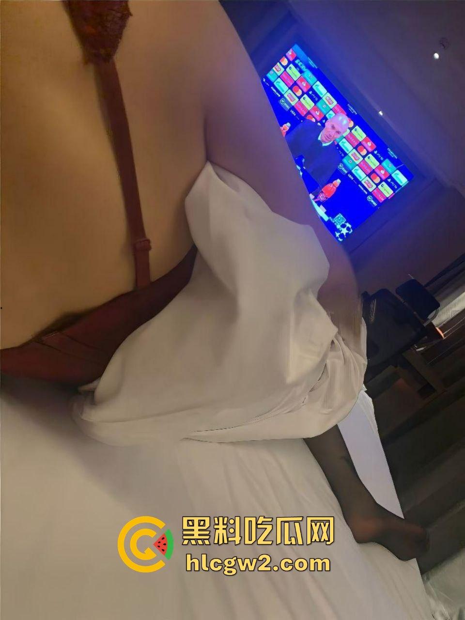 陌陌撩骚一年终得手！已婚少妇『邝雪婉』偷吃被拍，全程录像发出共享 吃饱不忘兄弟喝汤真仗义！-11