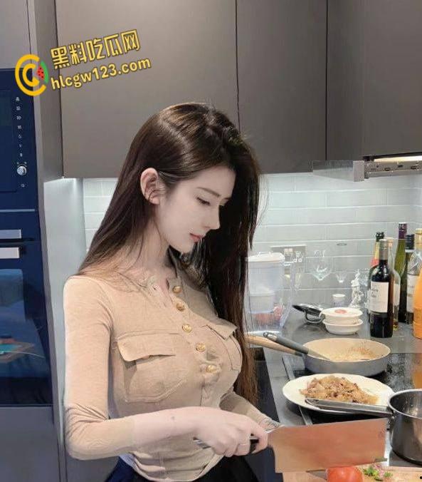 上海名媛【张佳怡】下海爆操，肉感肥臀无套内射，这身材真是极品尤物！-3