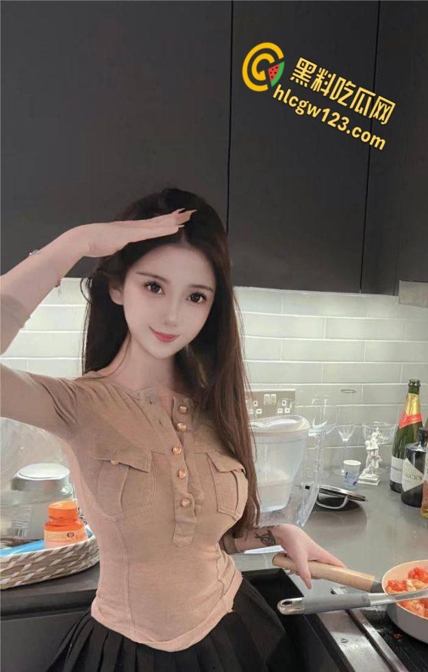 上海名媛【张佳怡】下海爆操，肉感肥臀无套内射，这身材真是极品尤物！-4