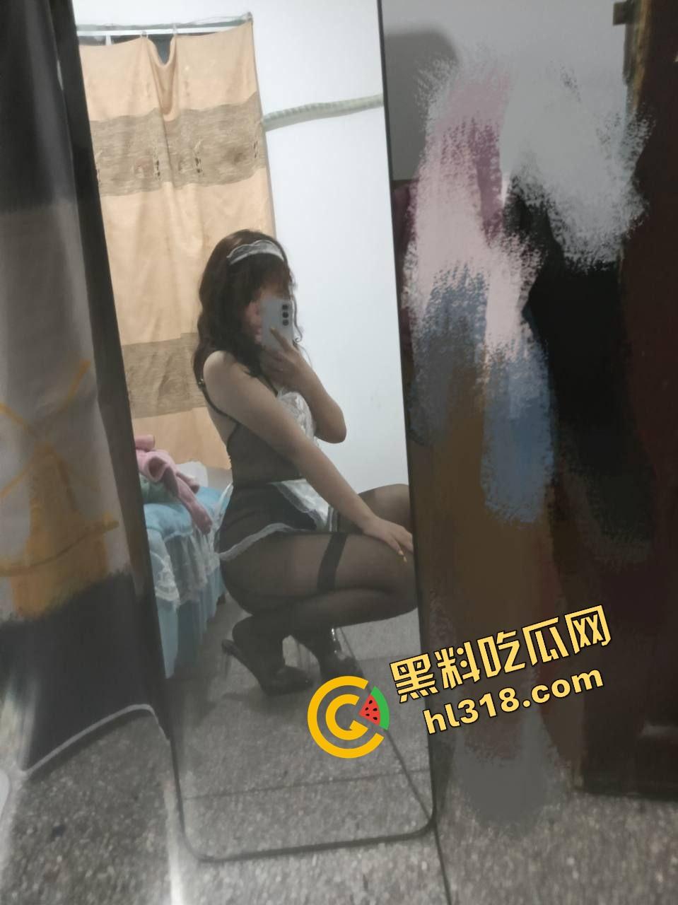 南宁极品人妻『刘宁娜』酒店偷情被爆操，身材骚得没话说，深喉强制爆口一条龙，人妻就该狠狠征服！-5