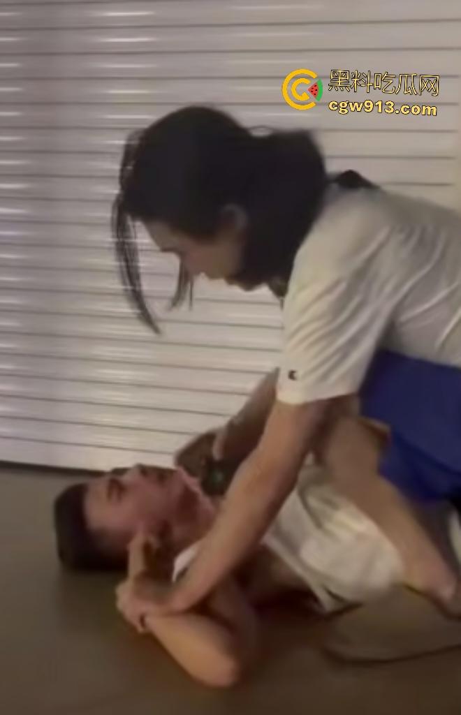 原配Gay怒惩小三Gay！小三gay在外绿自己老公，原配狂甩巴掌为老公出气，这同志圈也太乱了吧？-4