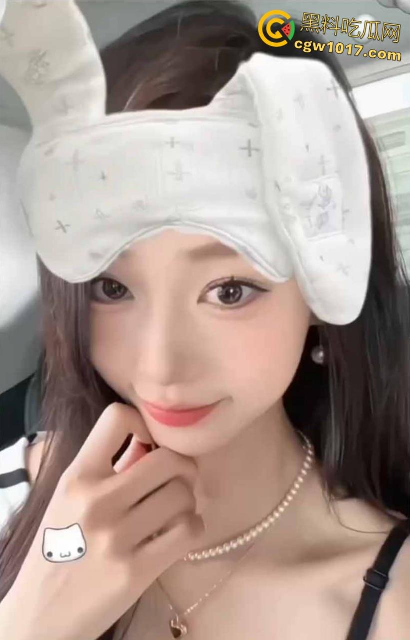 燕京理工学院【何梦琪】，白富美学姐与男友酒店沙发做爱，对镜深喉口交舔蛋，后入爆操呻吟连连！-2