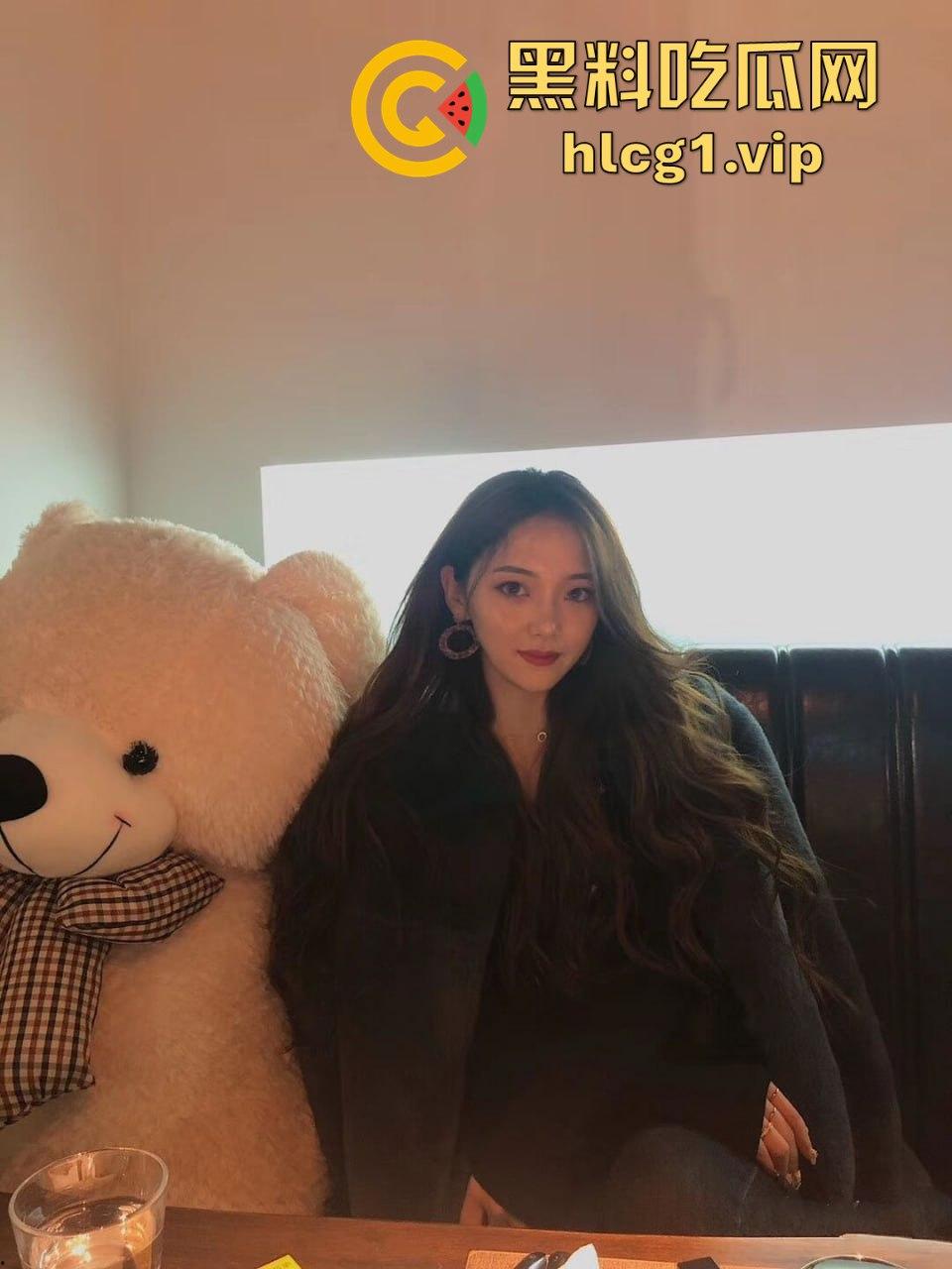 下班后的丝袜小姐姐有多诱人？酒店约炮，丝袜塞嘴里每次都爽翻天！-6