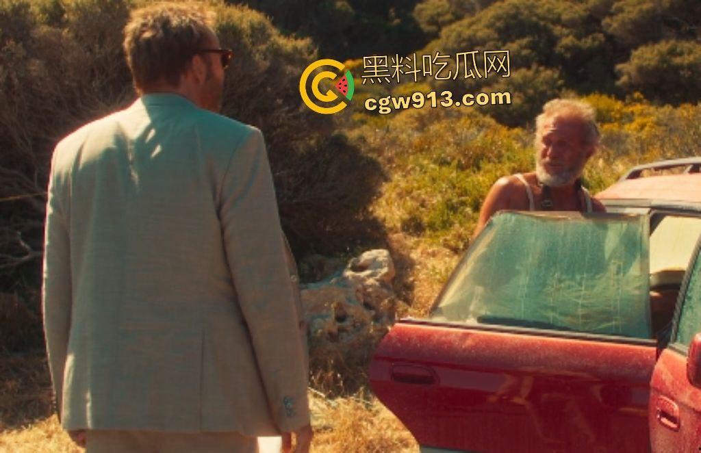 2025惊悚大片【冲浪惊魂】，澳洲海滩凯奇父子遭冲浪黑帮羞辱，凯奇怒火焚天，誓要沙滩所有权！-8