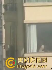 骚货人妻大胆做爱，高楼层 开窗帘让人欣赏，女的还挺主动的一直是骑乘位，看得人心痒痒！-7