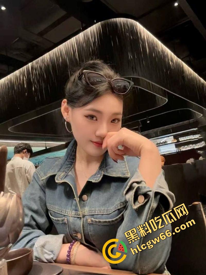 南京情趣店老板娘【王明睿】啪啪视频流出，情趣老板娘边试内衣边撩鸡巴，被后入爆操扇臀抽插爽到浪叫！-1