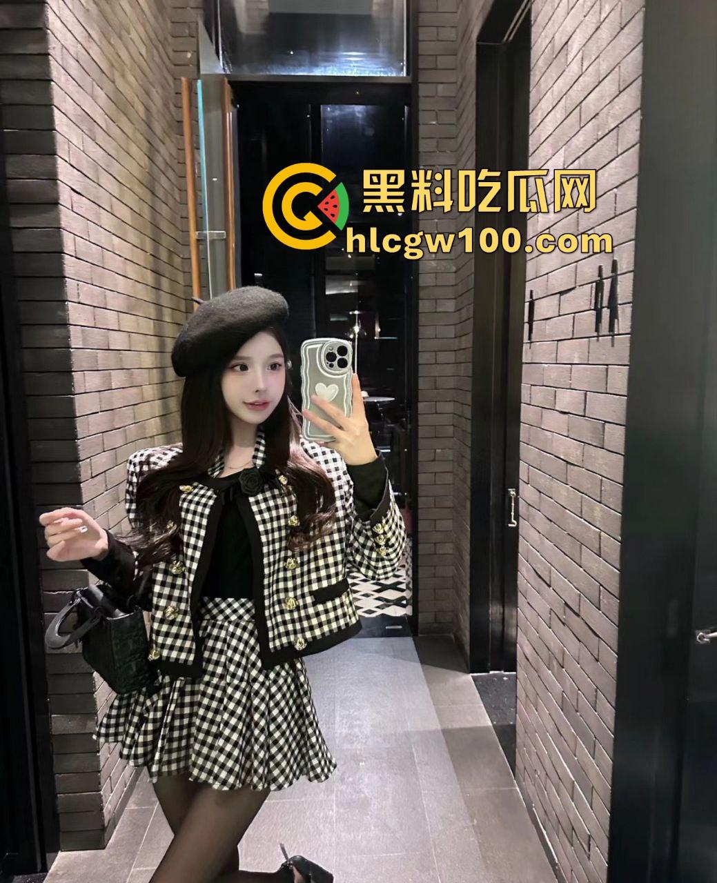 宁波03小骚妹『乔茜』猫居然舔她奶子舔到红 醒了还继续舔逼 这是人不如畜 真是骚货连猫都不放过！-4