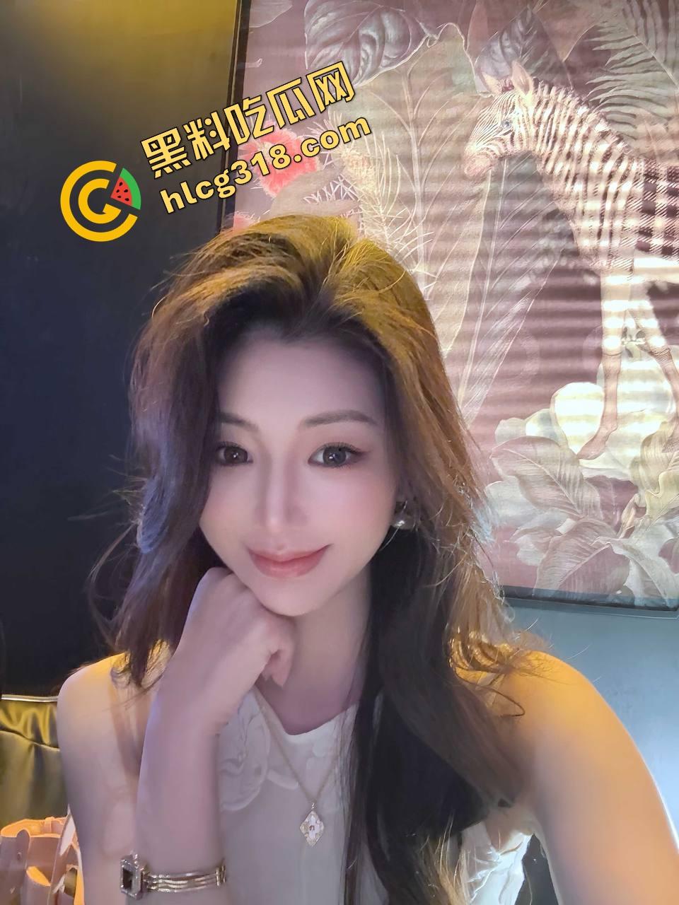 加州留学生『钱兮娜』被满身性病黑屌狂操到失魂，骚逼淫水喷泉炸裂，这么恶心鸡巴也舔得嗨，这很难评！-4