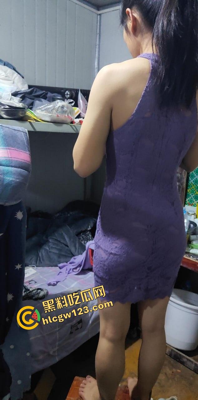 工地佬实拍投稿，简陋铁皮棚里实战啪啪，全程无隔音，骚女微露脸叫到外头都听见，虽不完美但骚得真实！-5