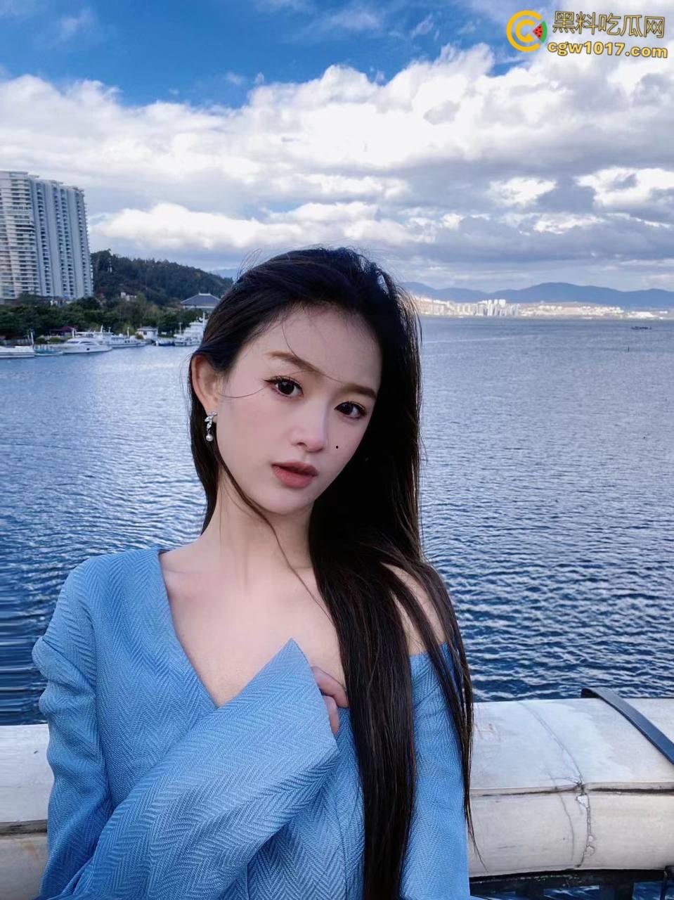 清纯学生妹【李紫涵】，被男友调教自拍泄露，被狗链绑住滴蜡调教，跪在地上口爆榨精，可甜可骚真乃极品！-1