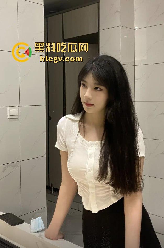 抖音48万粉丝女网红『呼小叫』成电子飞机杯？直播天天等火箭等不到，粉丝来捣一管射完就走！-8