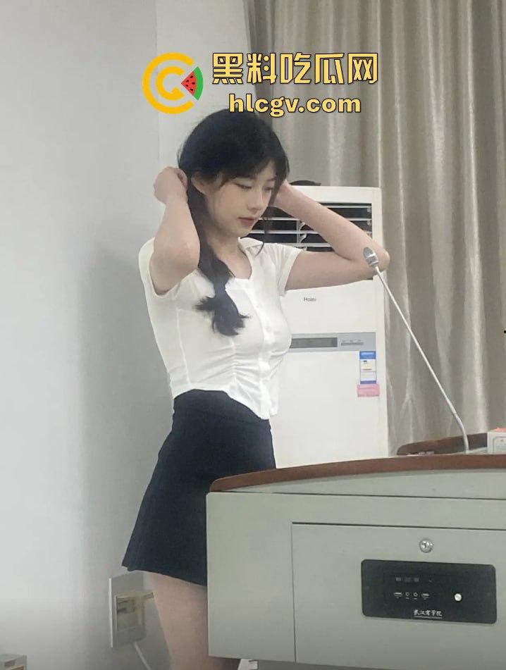 抖音48万粉丝女网红『呼小叫』成电子飞机杯？直播天天等火箭等不到，粉丝来捣一管射完就走！-19