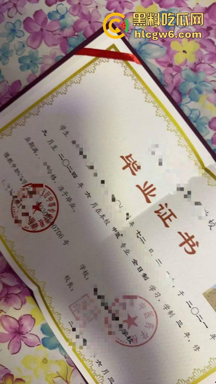 火车卧铺偶遇骚嫩小护士『李丹雅』三句话撩到手，软卧车厢直接无套爆操，干到高潮还约好下车酒店续战！-2