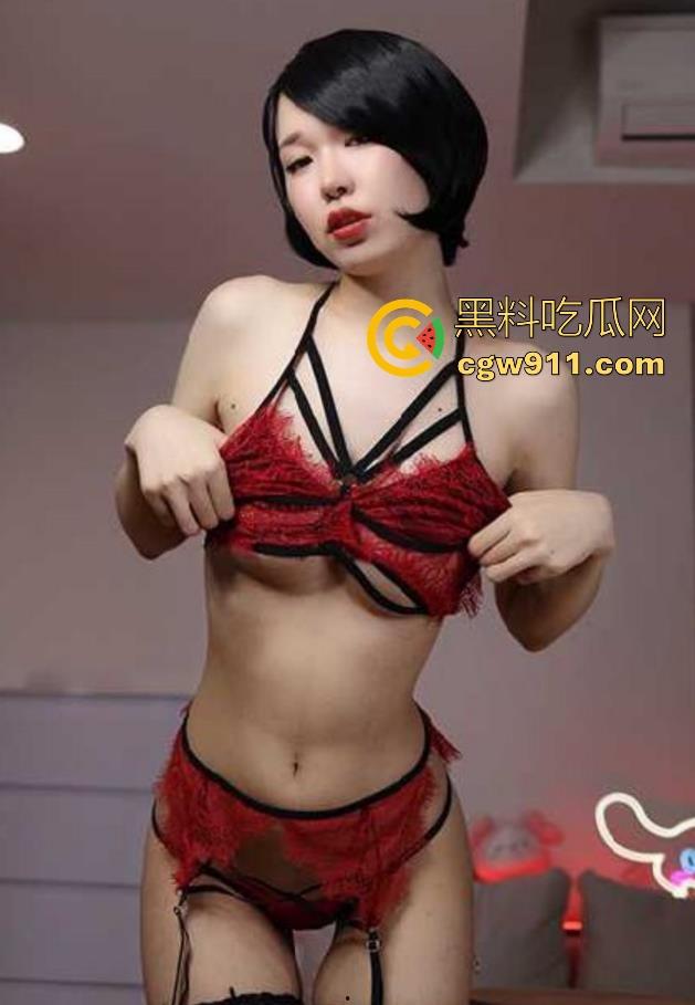 海外性感福利姬【MeriolChan】最新大尺度私拍曝光，短发少妇性感黑丝，秀肉感美腿自慰，让你看个爽！-6