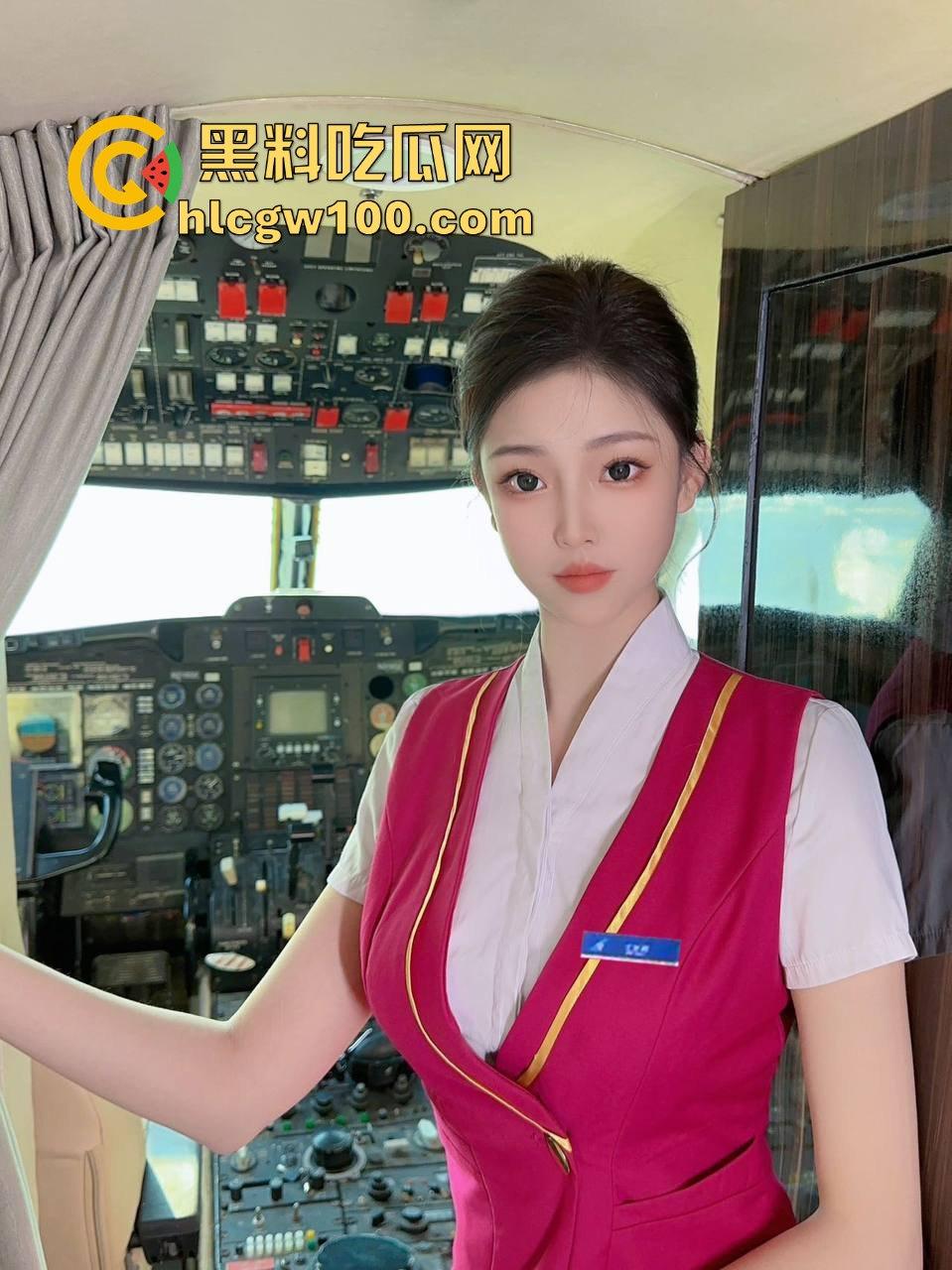 八块腹肌机长酒店约炮极品空姐流出 黑丝大奶肥臀让人喷血 舔逼狂魔机长疯狂舔穴 吃到丝袜湿透都不放过！-2