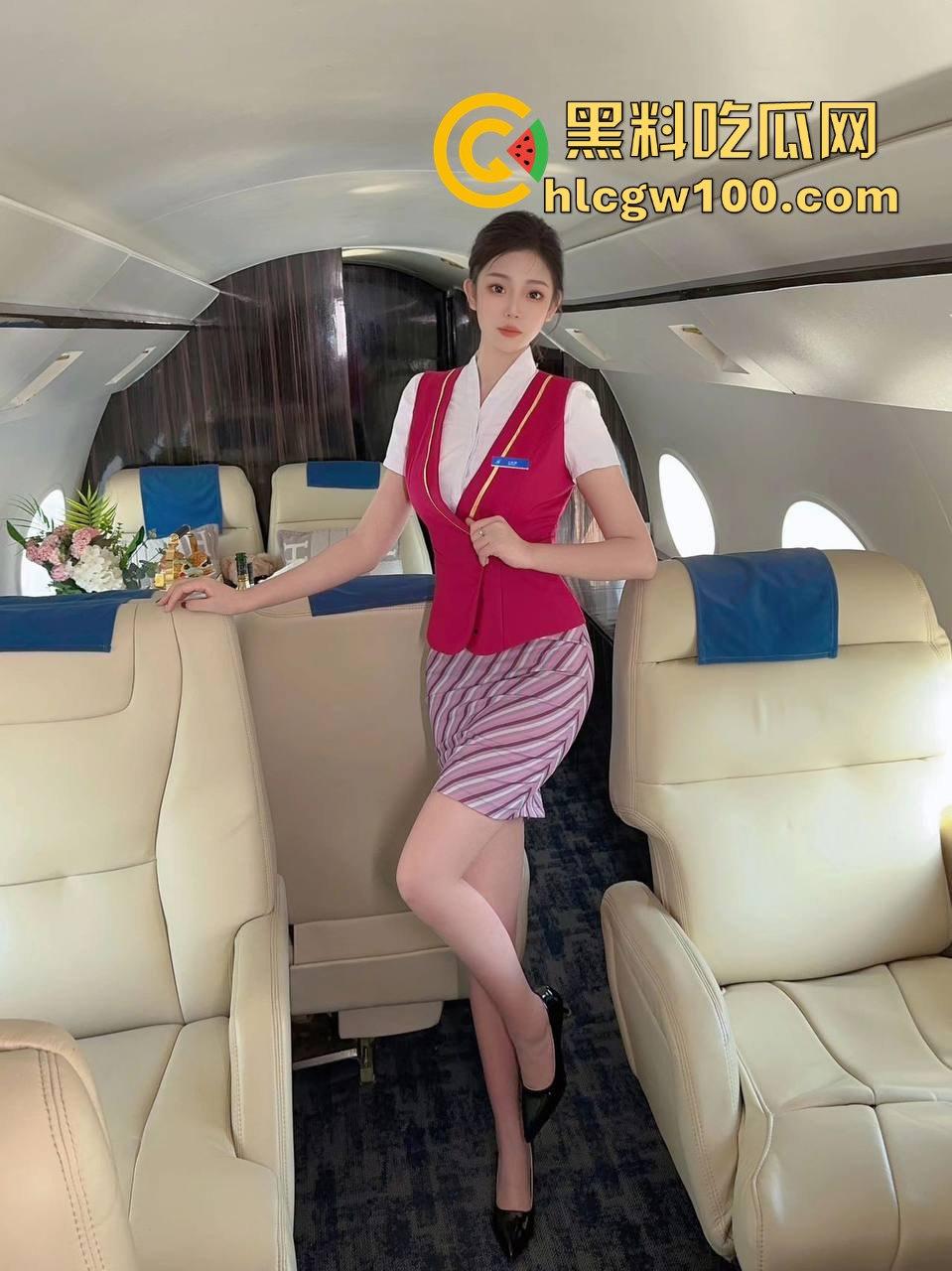 八块腹肌机长酒店约炮极品空姐流出 黑丝大奶肥臀让人喷血 舔逼狂魔机长疯狂舔穴 吃到丝袜湿透都不放过！-9