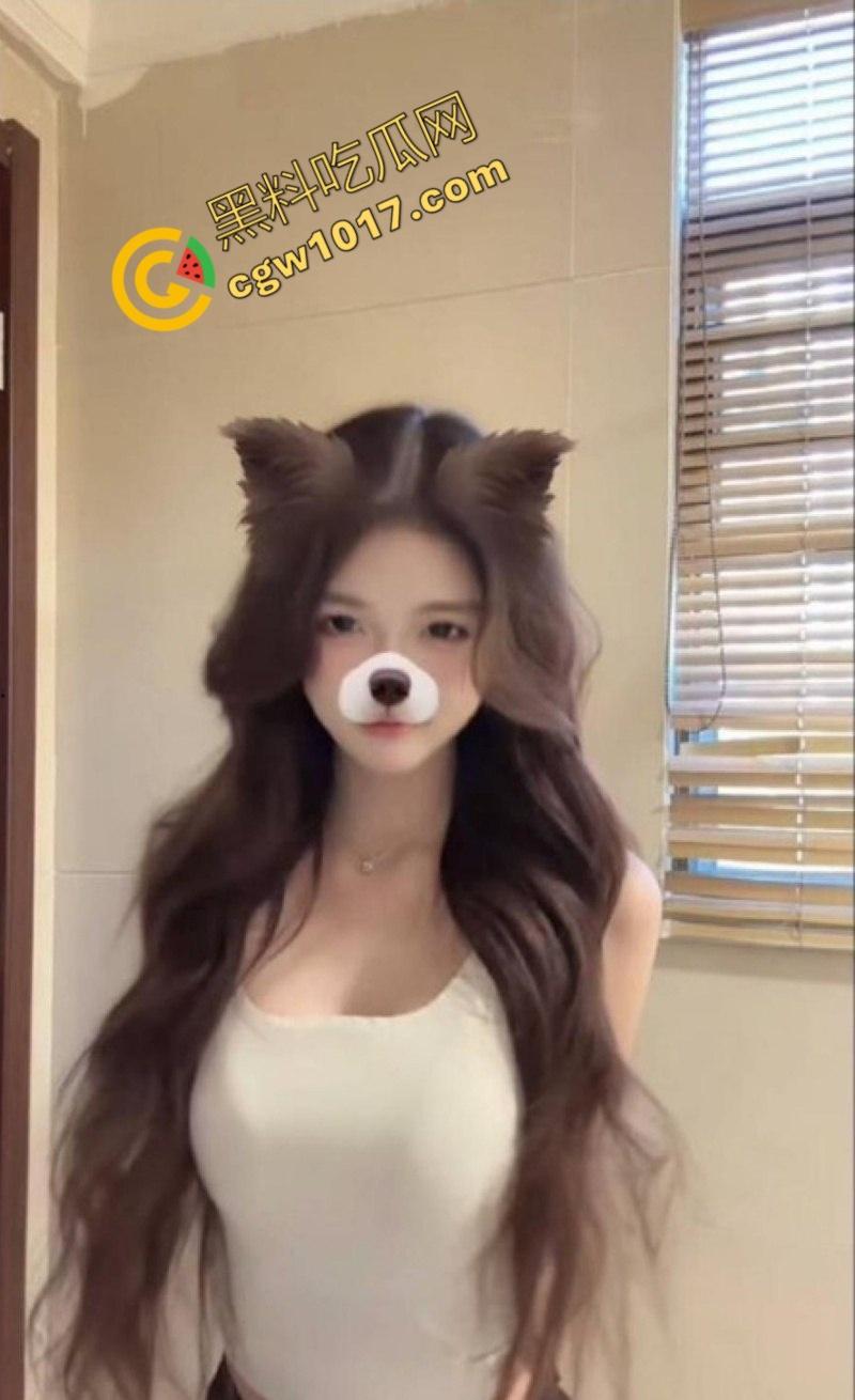 北京极品大学美女与富二代激情狂欢，樱唇深吞粗屌，富二代玩弄狗链，肏得她淫水横流，欲望无限！-3