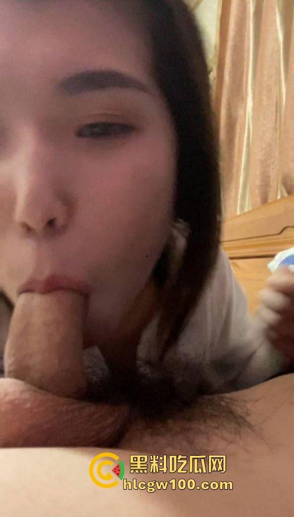 兰州大学反差母狗【李妍柔】调教视频曝光，调教成了吃鸡好手 鸡巴套子，内容劲爆！！-22