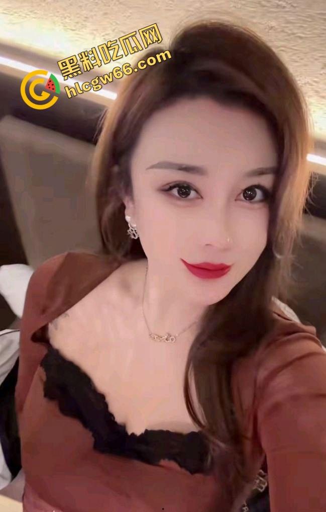 人妻人设崩塌，抖音大奶网红【大诗瑶】被爆操视频流出，露脸喊射我骚穴里，金主干到内射狂喷！-4