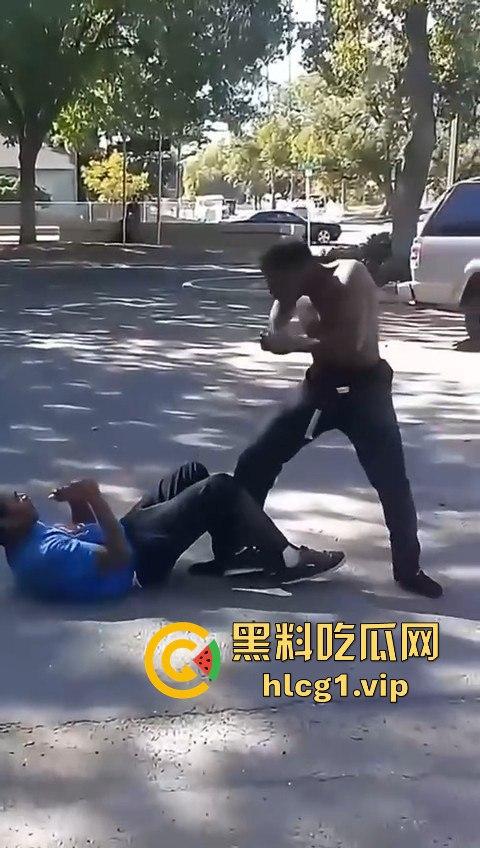 街头快打见武德！黑人小哥倒地不杀，这操作可以说很瓦坎达！-5