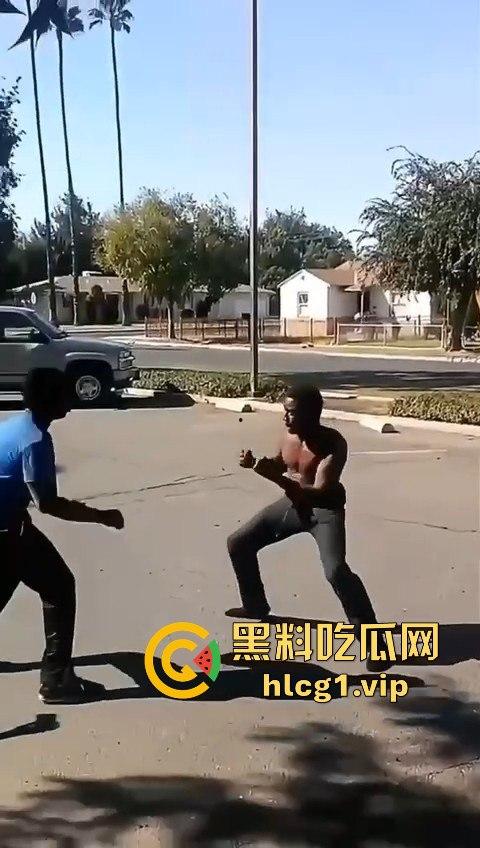 街头快打见武德！黑人小哥倒地不杀，这操作可以说很瓦坎达！-8