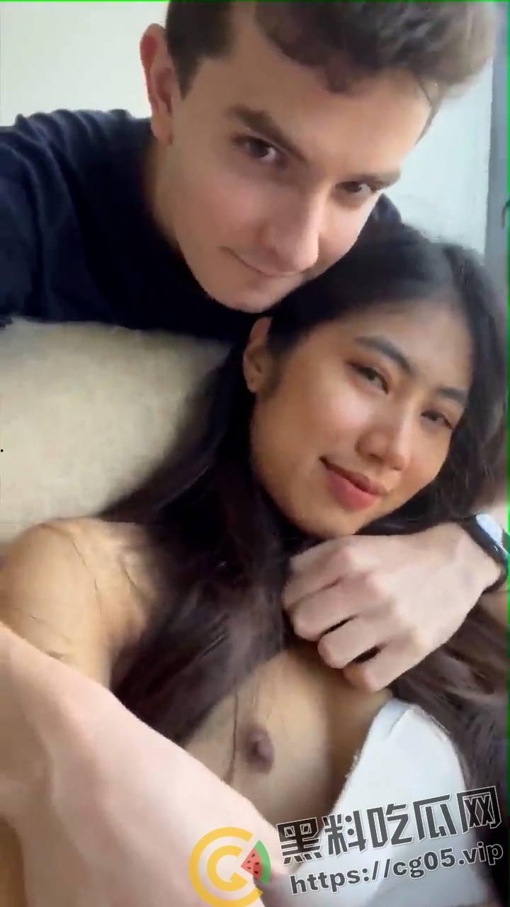 纽约留学生【张馨月】国内臭母狗 出国吊上高富帅 每天吃精被操为了拿美国身份 私密视频被男朋友悄悄流出-2