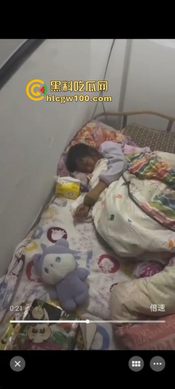 河南三年二班家长【周微】崩溃，辅导作业直接气疯，一边打小孩一边骂老师，班级群倾诉成大型吐槽现场！-8