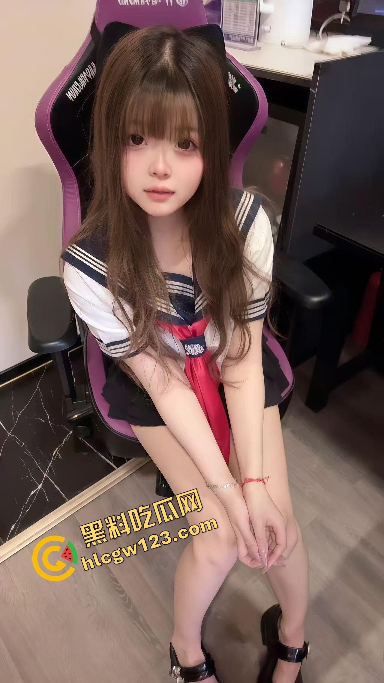 推特骚鸡YH商场试衣间啪啪全程露脸，头摁墙上强行内射，呻吟声大得像在打擂台，屁股拍成红斑图！-2