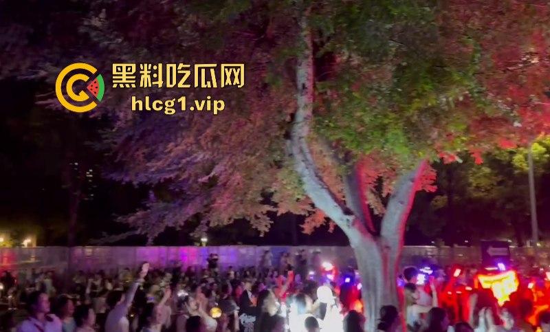 时代少年团真不愧是内娱顶流！此刻常州奥体的外场气氛嗨到堪比演唱会现场！-10